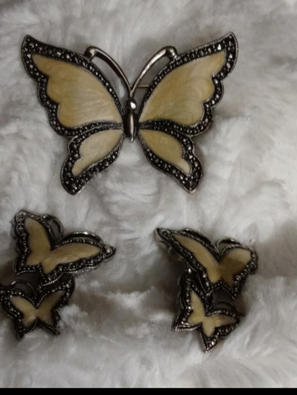 Vintage Avon Butterfly Brooch and Clip On Earring Enamel set - Picture 5 of 5